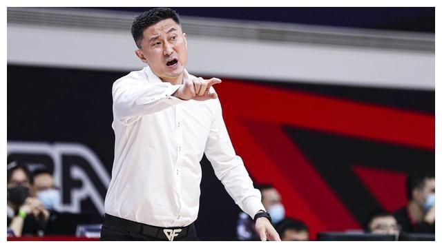 被发现的不伦现场的妻子